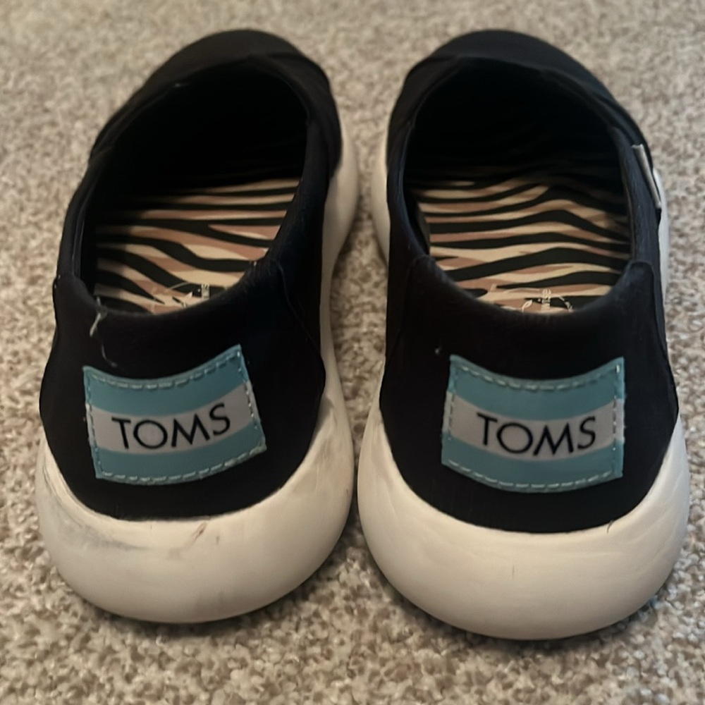 Toms Women’s Slip Ons - Picture 6 of 6